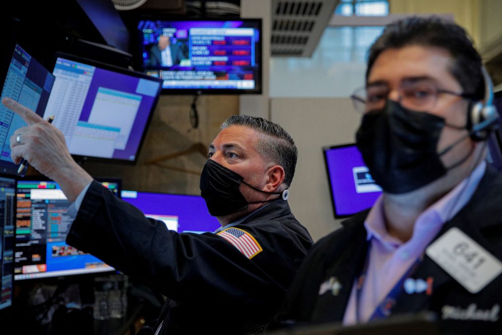 107004686 16427829652022 01 21t163042z 1650679705 rc2p3s9zs7wk rtrmadp 0 usa stocks.jpeg