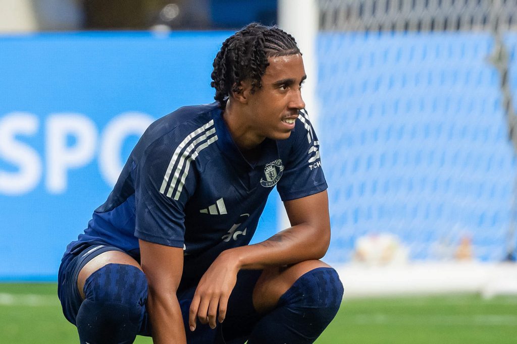 Arsenal 2 Man United 1: Hojlund and Yoro injuries, Mount looks sharp and Amad-Antony battle Yoro Manchester United E1722147263447.jpg