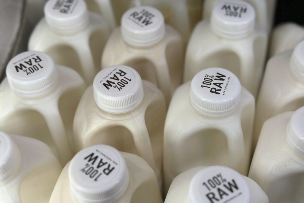 Dozens were sickened with salmonella after drinking raw milk from a California farm Bdf72320dded33790848c56d6ae081a8.jpeg