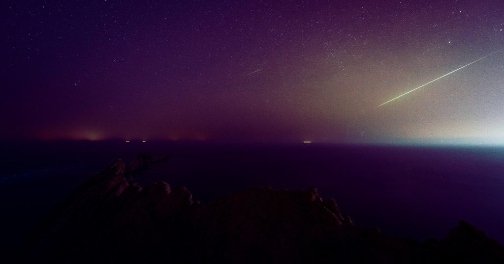 Beautiful Meteor Shower Right Now.jpg