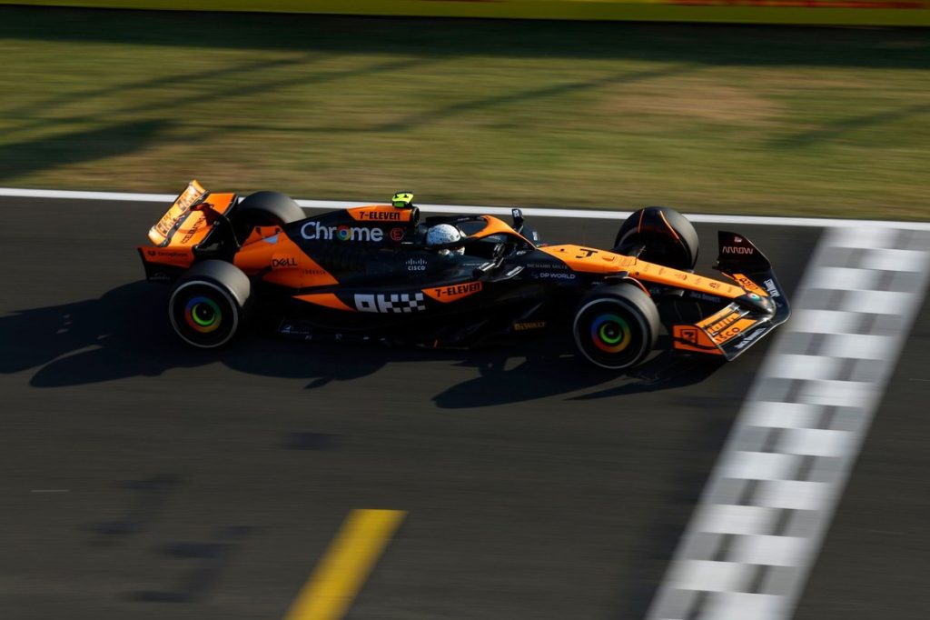 Lando Norris Mclaren Mcl38.jpg