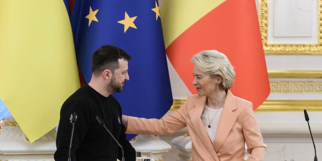 Paparazzza Shutterstock Com.jpg