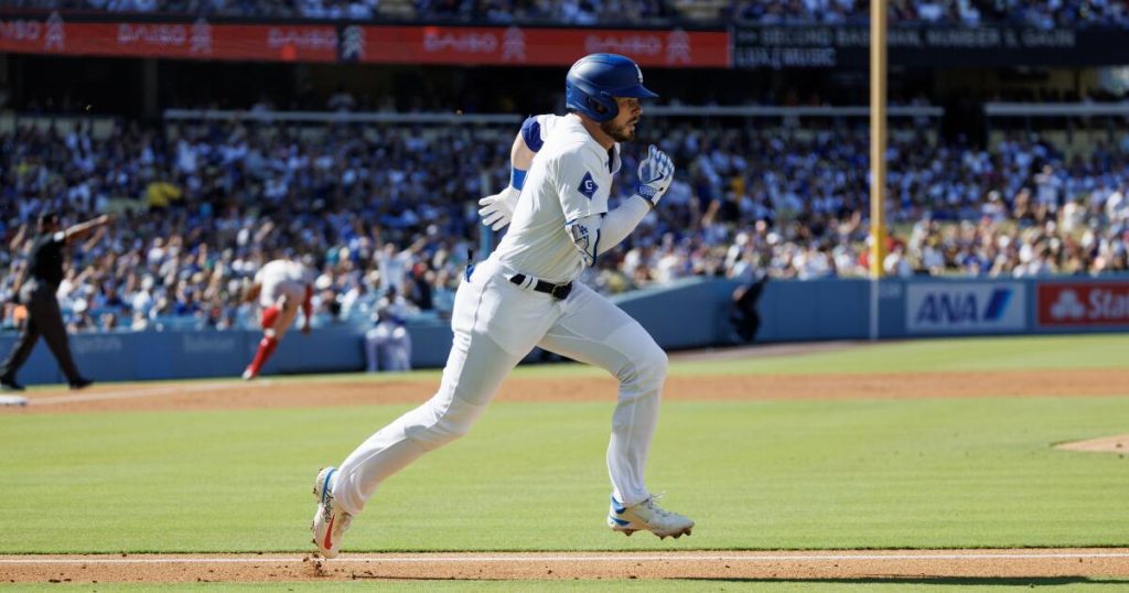 Gavin Lux stays hot as Dodgers hit six homers to sweep Red Sox Urlhttps3a2f2fcalifornia Times Brightspot.s3.amazonaws.com2f042f7f2f949d448d472997b4fe675a8a18332f1467133 Sp Dodgers Redsox 2 Gmf.jpg