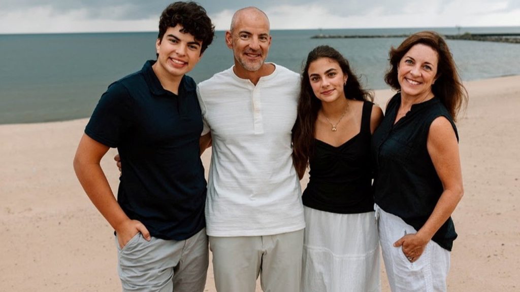 Strangers Raise 1320694.jpg