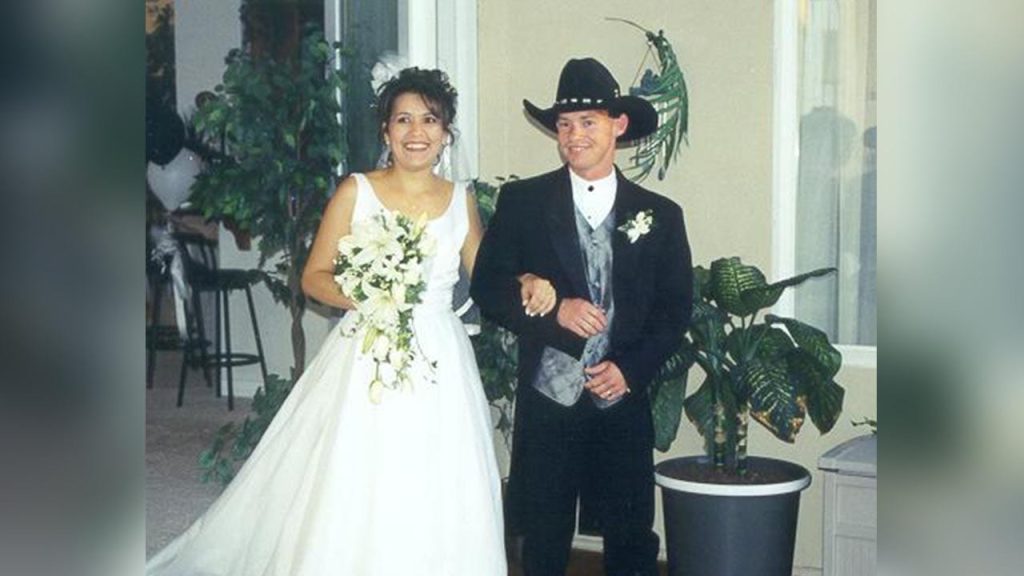 2 Bride Groom Nicole Munda Jess Coleman A Credit Nicole Munda 1.jpg