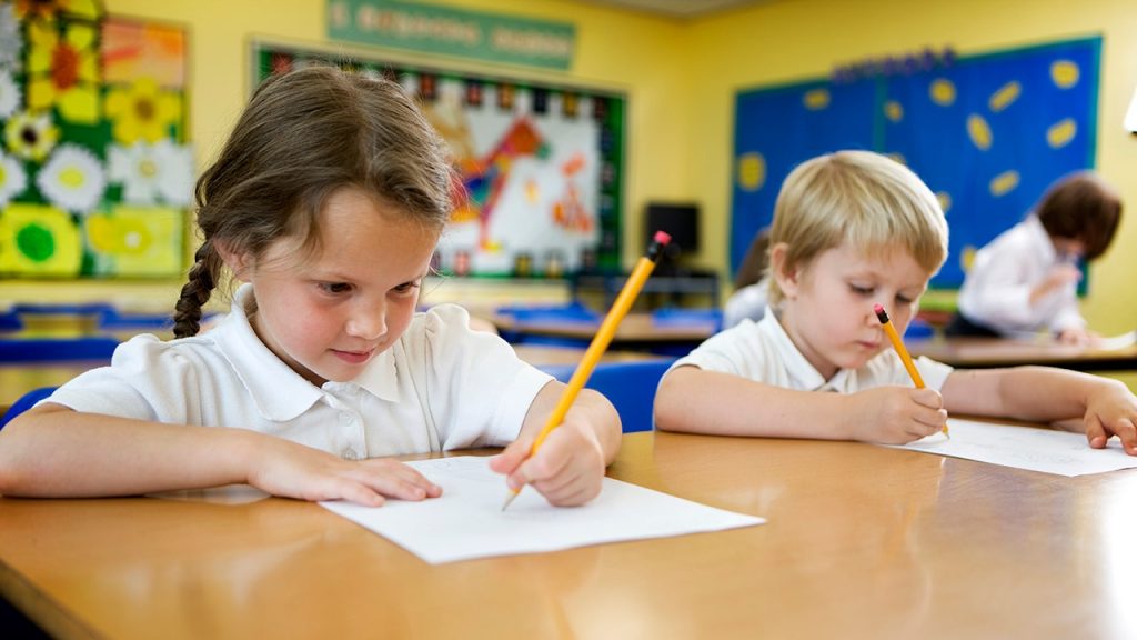 Left-handedness linked to autism, schizophrenia in major neurological study Gettyimages 157505780.jpg