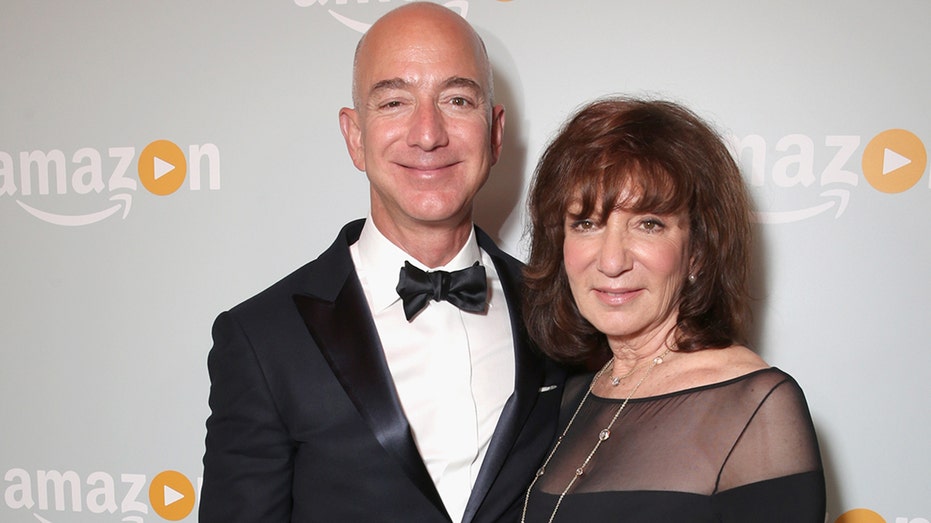 Jeff Bezos’ mom’s death spotlights Lewy body dementia symptoms and risks Jeff jackie bezos amazon.jpg