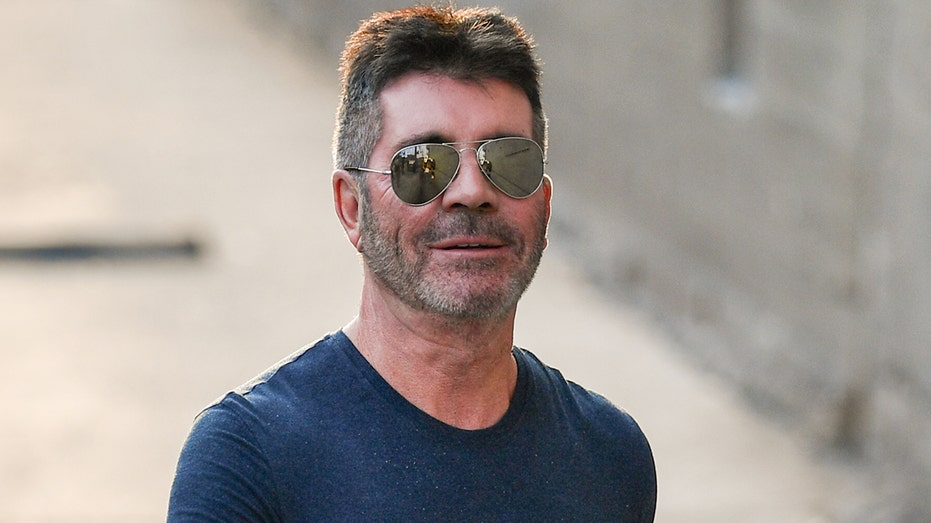 Simon Cowell says he's ‘aging backwards’ thanks to controversial blood-rinsing procedure 4d97c3d2 simon cowell.jpg